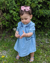 Load image into Gallery viewer, Pink stripe bow